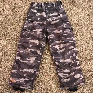 Boys Snow pants ❄️